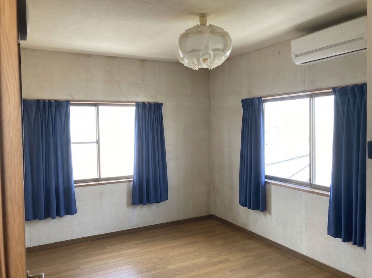 【6.5帖洋室】寝室はもちろん、書斎やワークスペースとしても活用できる多用途な洋室♪※2026年3月撮影