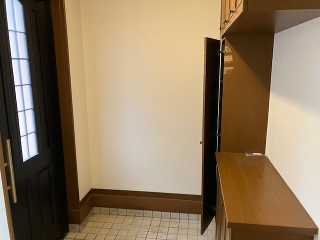 【玄関】大きな収納付きでたくさんの靴や掃除道具もすっきり整います♪※2026年3月撮影