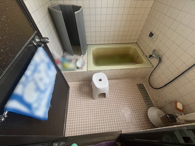 【浴室】どこか懐かしいタイル貼りのバスルームです♪※2026年3月撮影