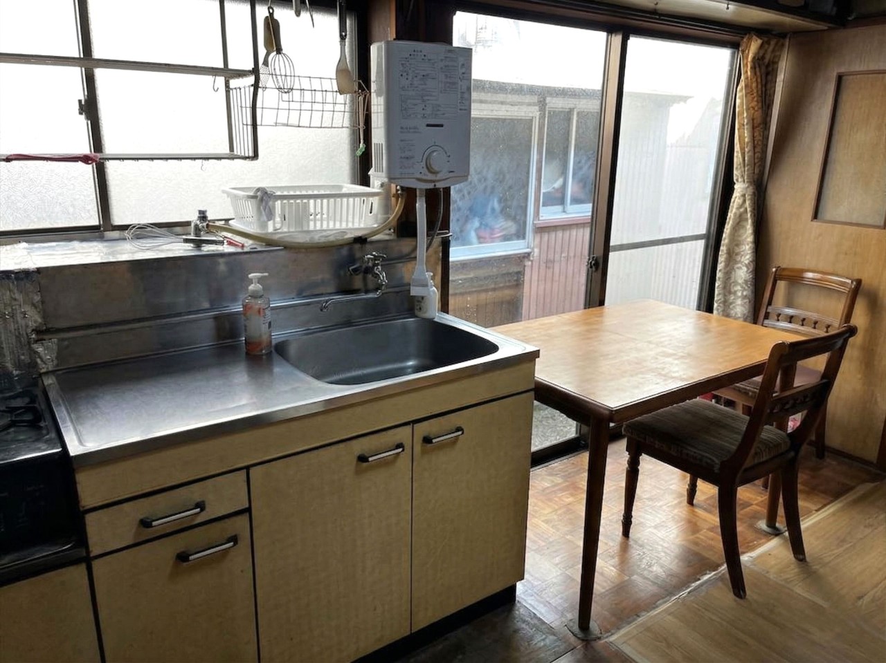 ◆キッチン｜キッチン横にダイニングスペースがあるので、毎日の家事が快適に