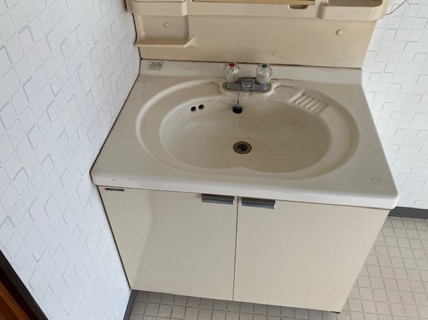 ◆洗面室｜洗面台下には収納付きで、細かな日用品もすっきり片付きます◎