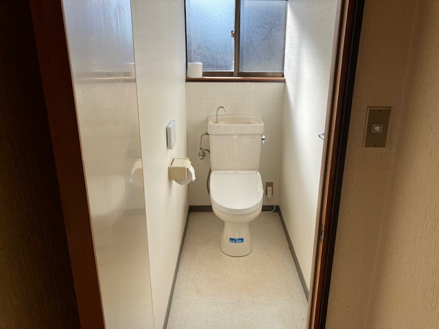 ◆トイレ｜窓のある明るい１階トイレ