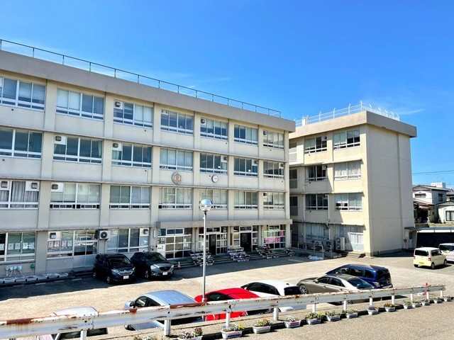 新潟市立真砂小学校(300m)-