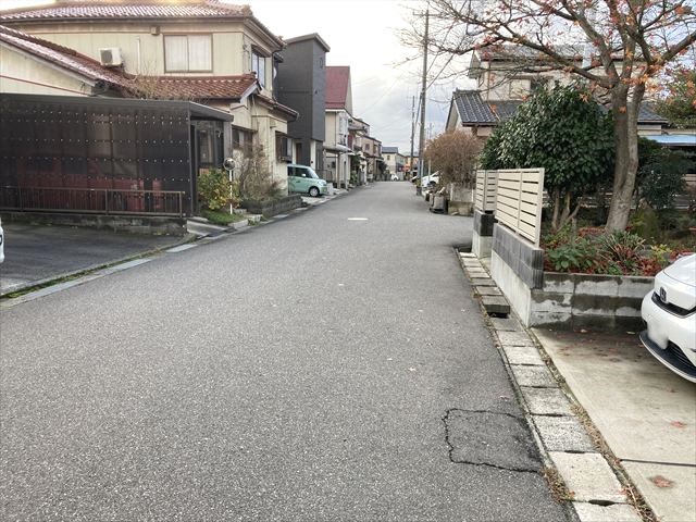 ◆全面道路｜車通りが少なく、小さなお子様がいても安心♪