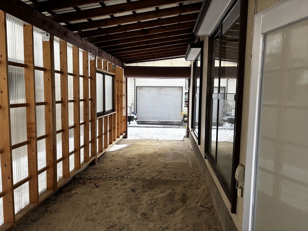 ◆外観｜屋根付きの駐車スペース♪（2026年2月撮影）