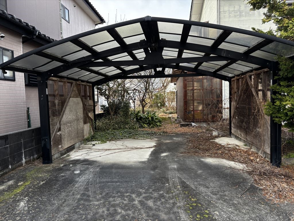 【駐車場】3台駐車できるスペース付き！※2026年2月撮影
