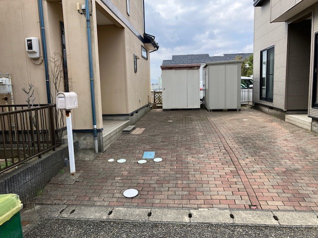 【外観】2台分の駐車スペースも広々確保！※2026年3月撮影