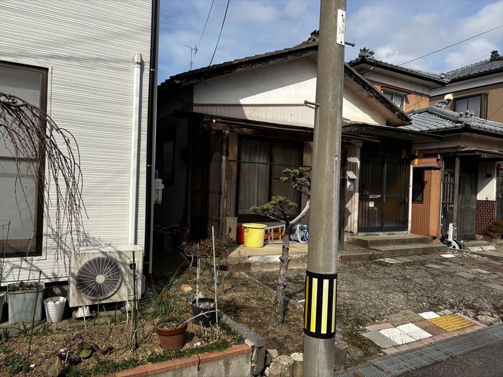 落ち着いた住宅街の一角に位置し、静かな暮らしを求める方におすすめです