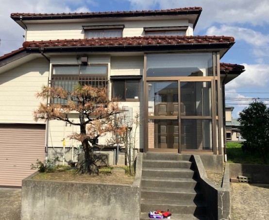 ◆外観｜落ち着いた住宅街の一角に位置し、静かな暮らしを求める方におすすめです