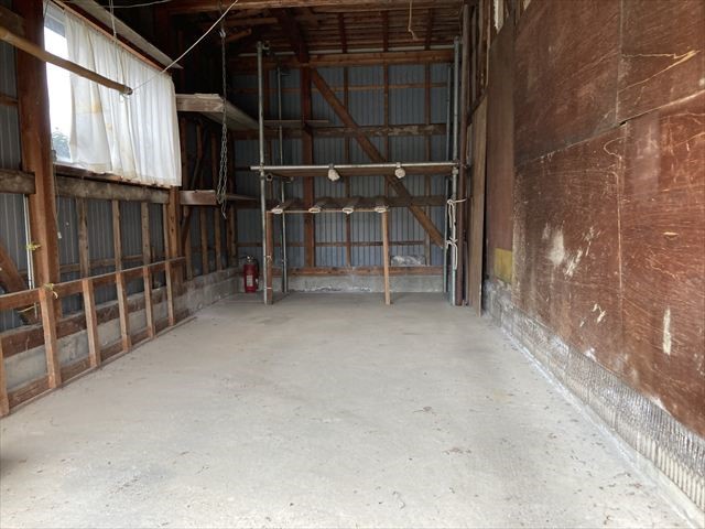 ◆外観｜防犯面や劣化防止にもうれしい、車庫付き