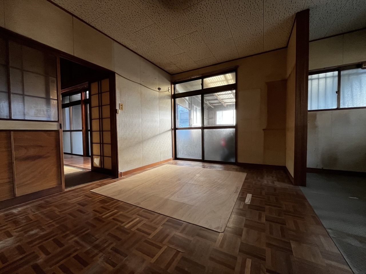 【リビング】※リフォーム前の写真です。（２０２６年１月撮影）