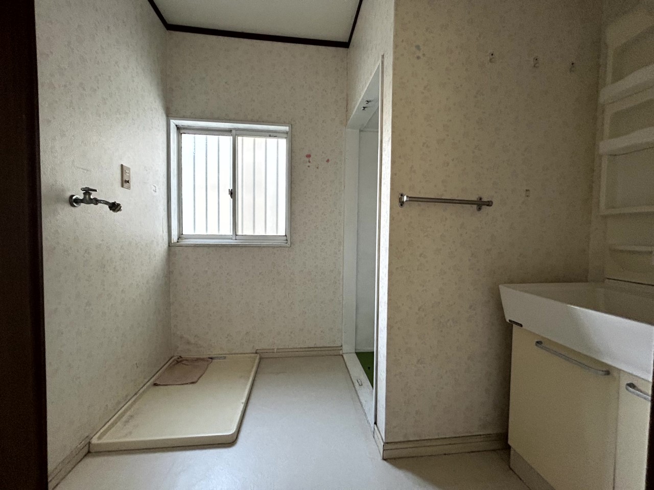 【洗面脱衣】※現況販売となります。（2026年２月撮影）広く開放感のある洗面脱衣室♪