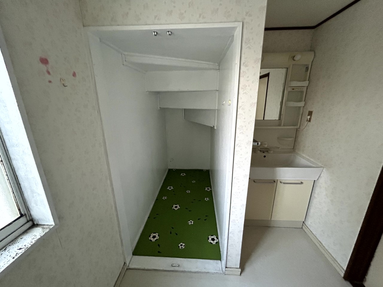 【洗面脱衣】※現況販売となります。（2026年２月撮影）棚付きの使いやすい洗面台♪