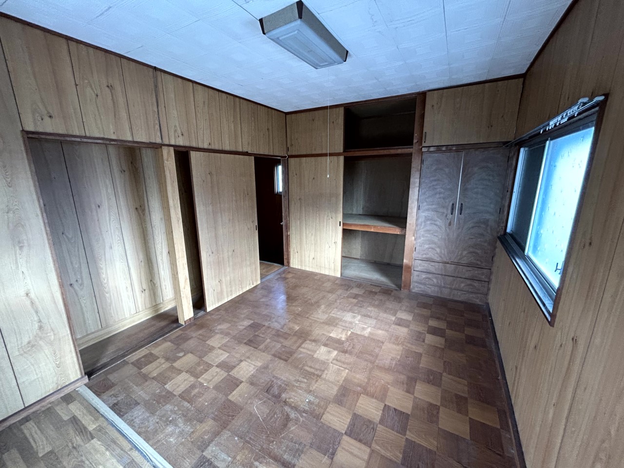 【２F洋室】※現況販売となります。（2026年2月撮影）2階の4.5帖の洋室♪お洒落な床がポイントです♪