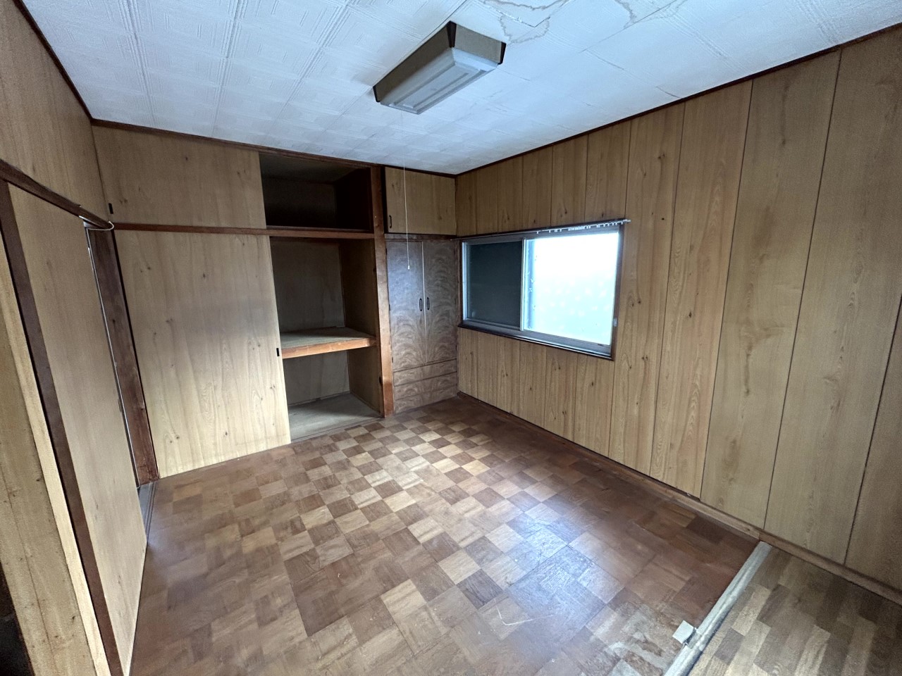 【２Ｆ洋室】※現況販売となります。（2026年2月撮影）収納たっぷりなのでお部屋を広く使えます♪