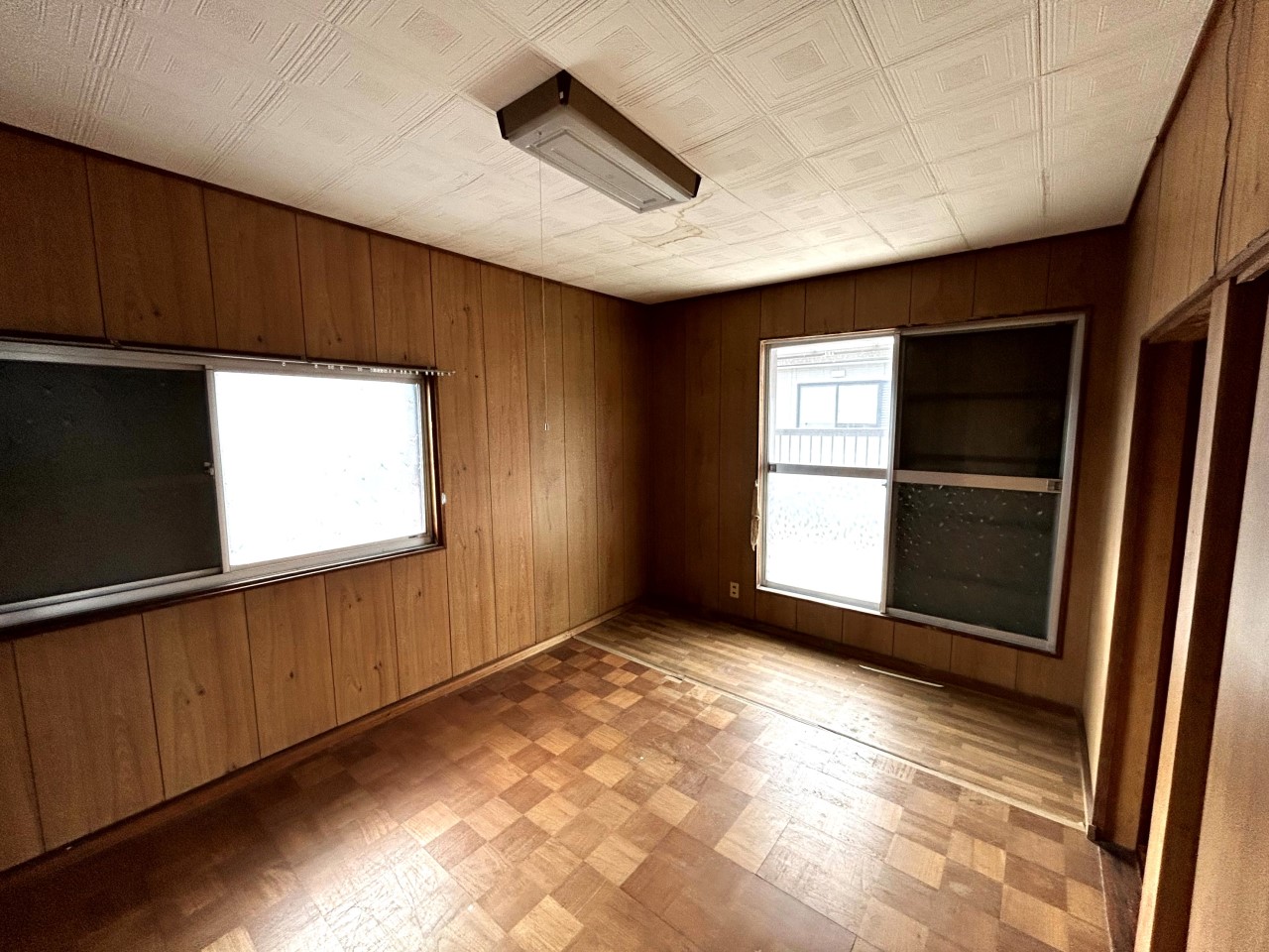 【２F洋室】※現況販売となります。（2026年2月撮影）バルコニーがあるので洗濯物も沢山干せます♪