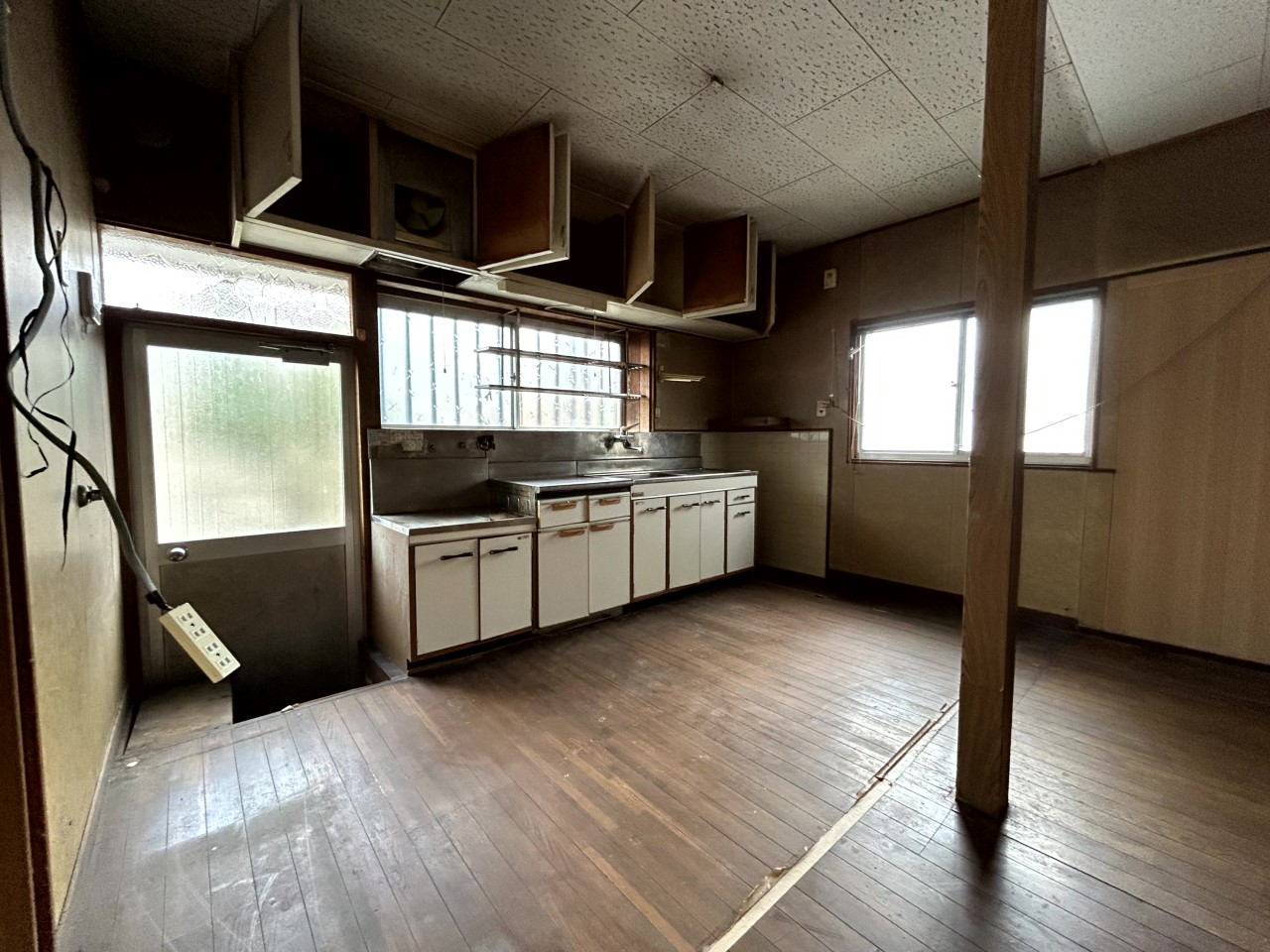 【キッチン】※現況販売となります。（2026年2月撮影）キッチンは6帖のゆとりの空間♪