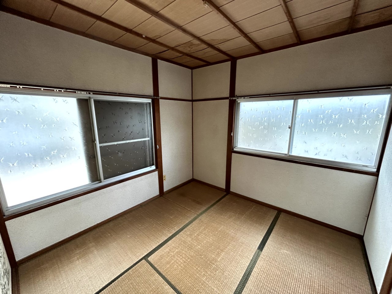 【２F和室】※現況販売となります。（2026年2月撮影）2面採光で沢山の光が降り注ぎます♪