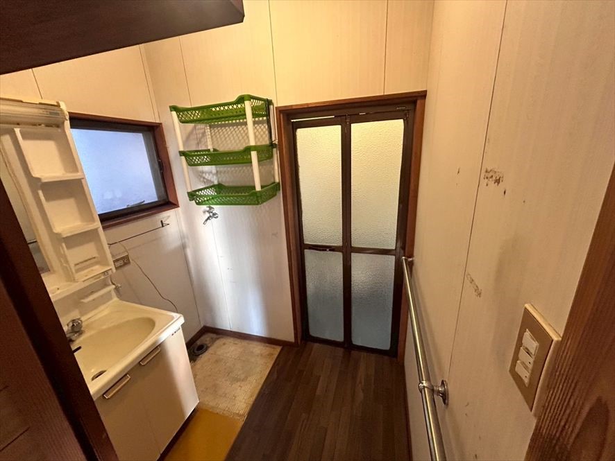 【洗面脱衣所】窓があるので空気の入れ替えもラクラク♪（２０２６年３月撮影）