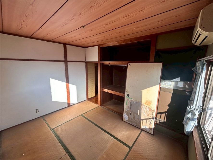 【2F和室】２階６帖の和室♪お布団をひいてゴロゴロと安らぐことができます♪（２０２６年３月撮影）