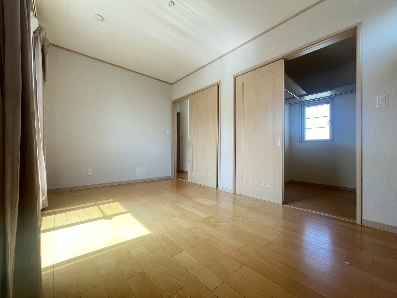 【２F南側洋室】※現況販売となります。（２０２６年３月撮影）