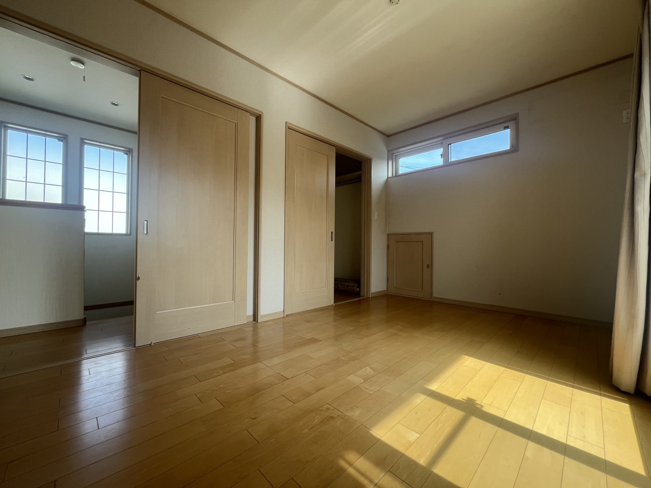 【２F南側洋室】※現況販売となります。（２０２６年３月撮影）