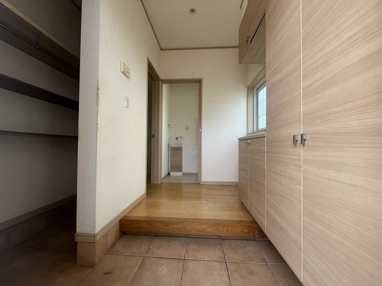 【玄関】※現況販売となります。（２０２６年３月撮影）