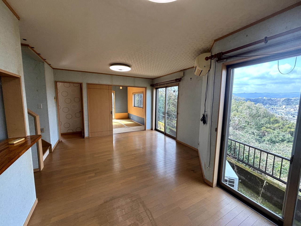 【LDK】※現況販売となります。（2026年３月撮影）リビングからの見晴らしも良好です♪