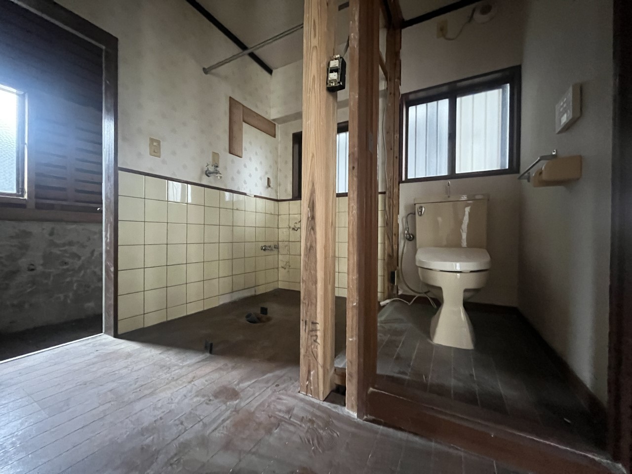 【洗面脱衣室】※リフォーム中の写真です。（２０２６年４月撮影）