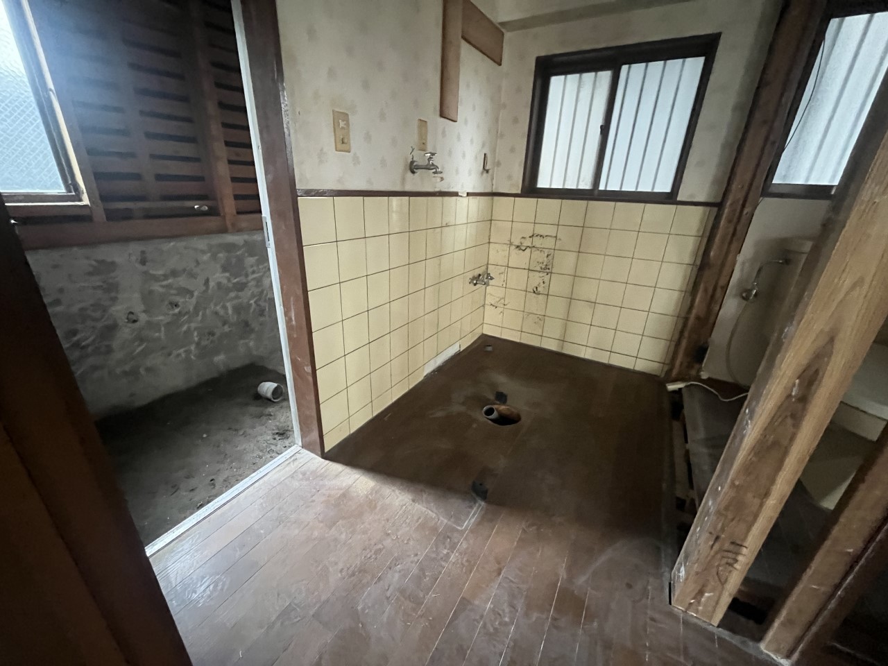 【洗面脱衣室】※リフォーム中の写真です。（２０２６年４月撮影）