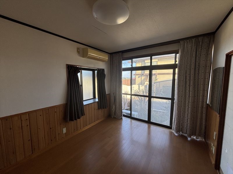 【洋室】※現況販売となります（2026年4月撮影）南側の6帖の洋室♪家具を置いてもお部屋を広く使えます♪