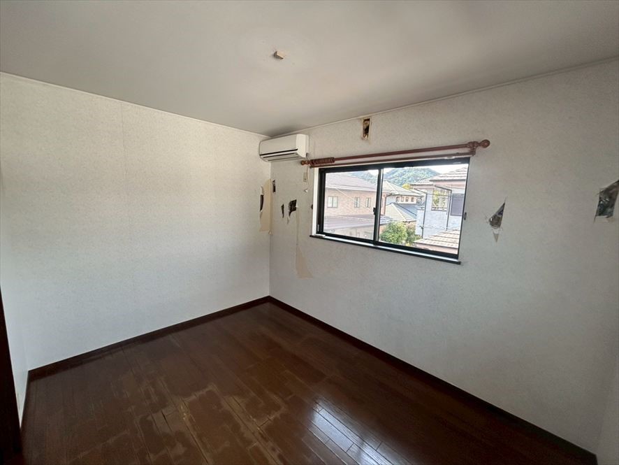 【２F洋室】※現況販売となります（2026.4月撮影）全居室6帖以上の広さがあります♪