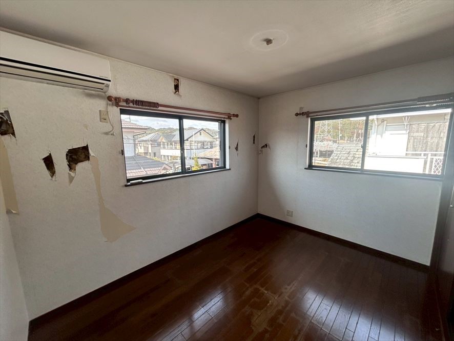 【２F洋室】※現況販売となります（2026.4月撮影）2面採光の明るい居室♪