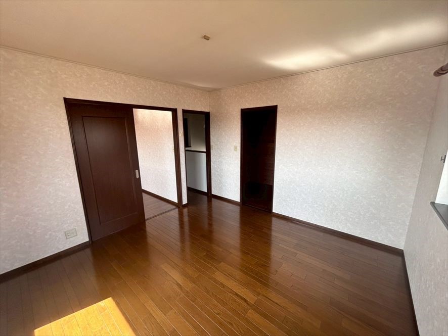 【２F洋室】※現況販売となります（2026.4月撮影）2階は4部屋あるので各々個室が持てます♪