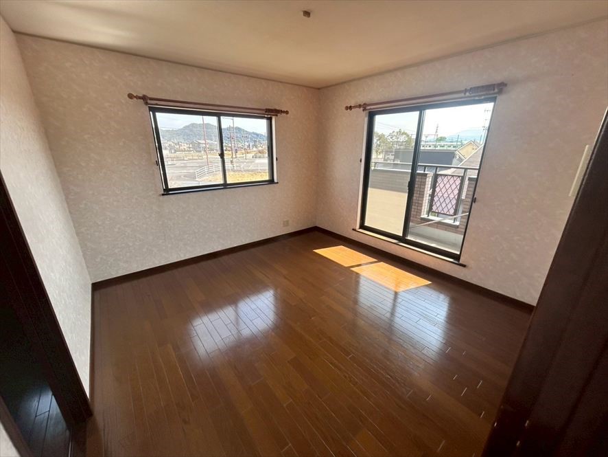 【２F洋室】※現況販売となります（2026.4月撮影）2階は4部屋あるので各々個室が持てます♪