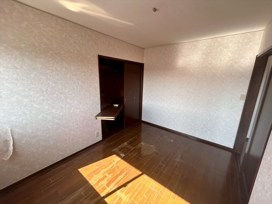 【２F洋室】※現況販売となります（2026.4月撮影）2階は4部屋あるので各々個室が持てます♪