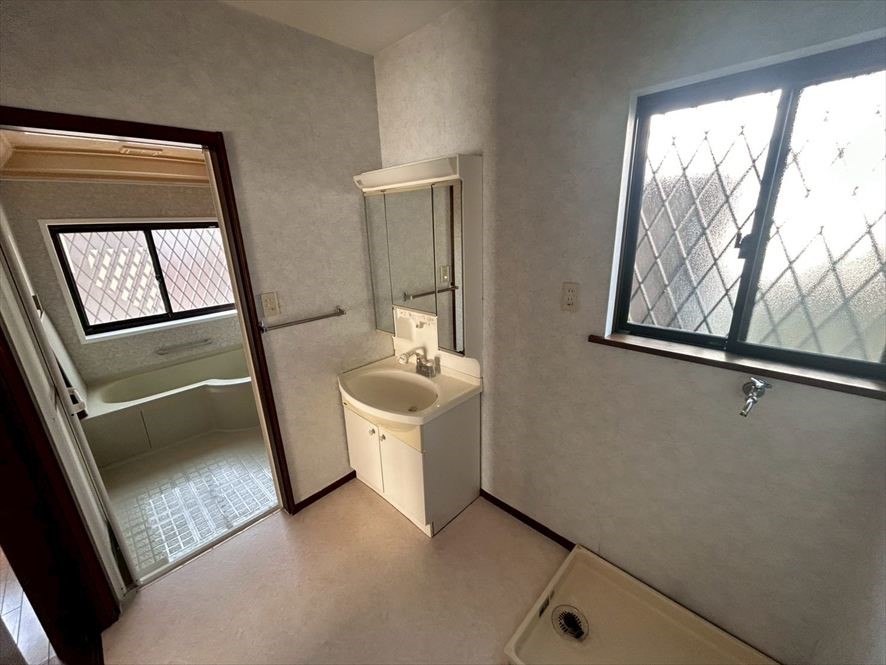 【瀬面脱衣室】※現況販売となります（2026.4月撮影）着替えがしやすい広い洗面脱衣室♪