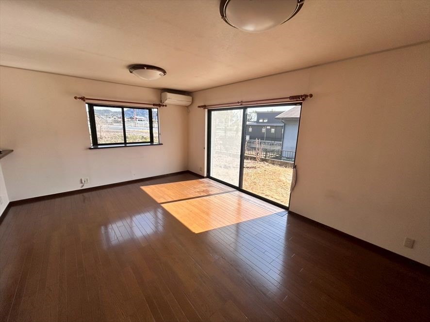 【LDK】※現況販売となります（2026.4月撮影）たっぷりの光が差し込む明るいリビング♪