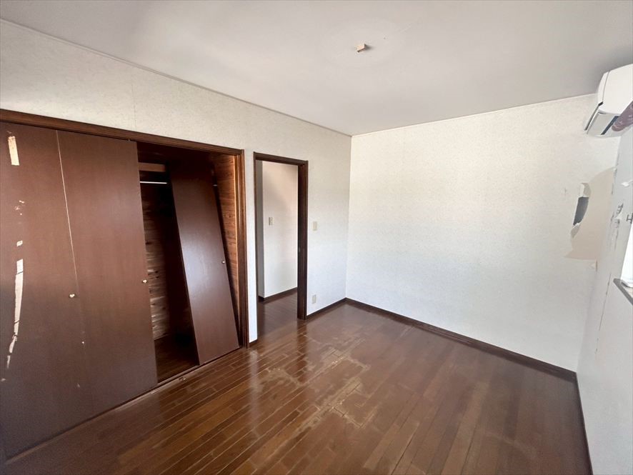 【２F洋室】※現況販売となります（2026.4月撮影）2階は4部屋あるので各々個室が持てます♪