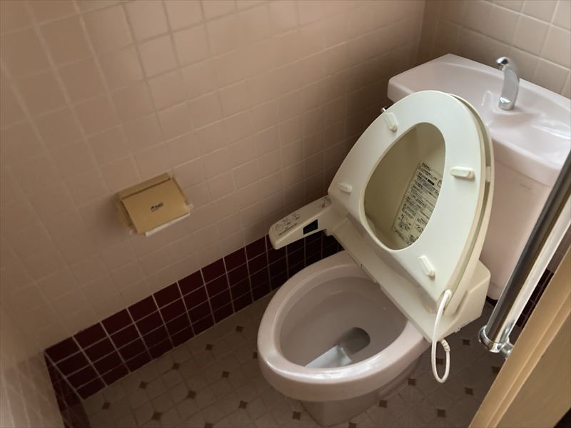 【トイレ】※現況販売となります（2026年4月撮影）温水専用便座付きのトイレ♪
