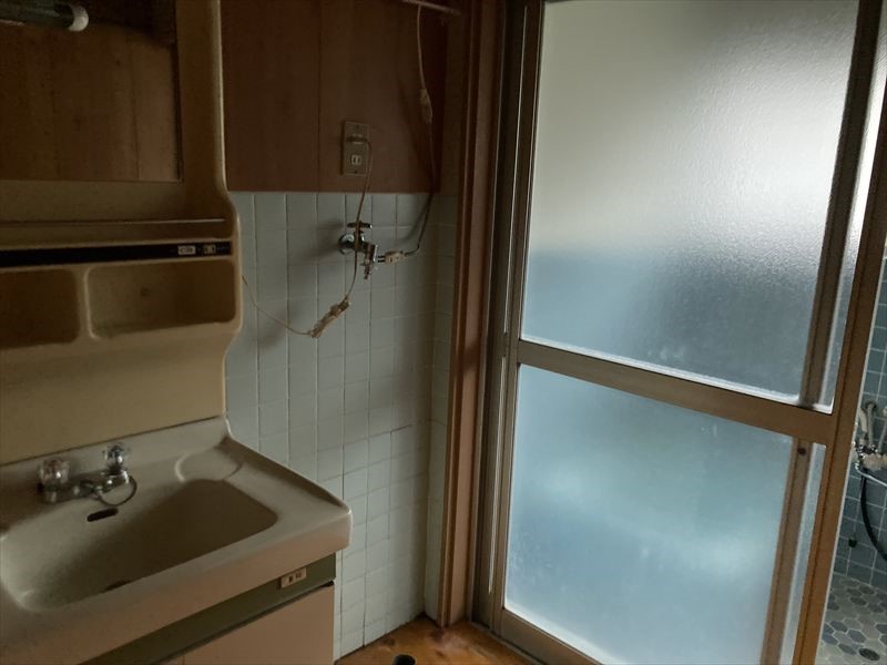 【洗面脱衣所】※現況販売となります（2026年4月撮影）洗濯機置き場もある洗面脱衣室♪