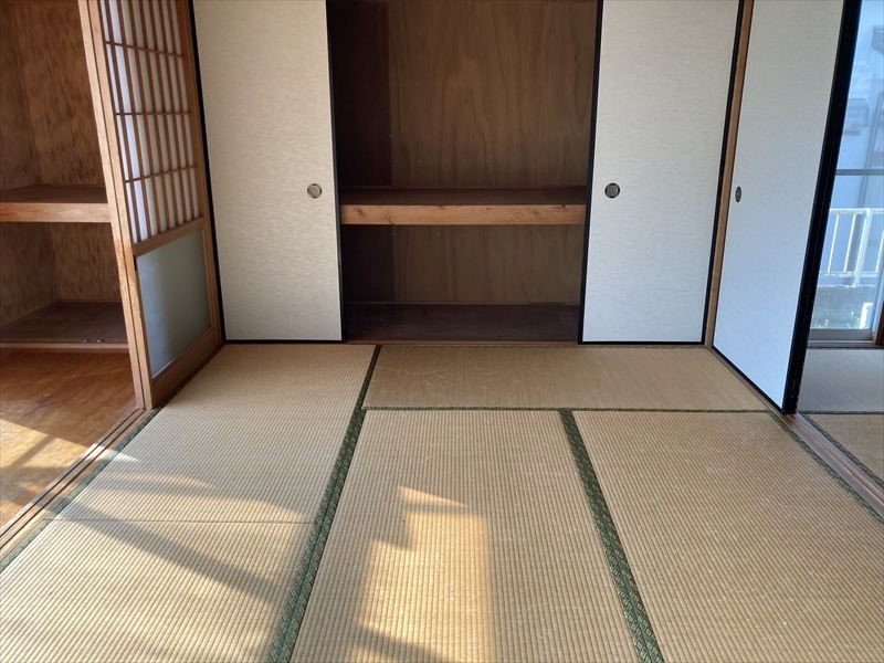 【和室】※現況販売となります（2026年4月撮影）広い押入れがあるので来客用のお布団や座布団も沢山しまえます♪