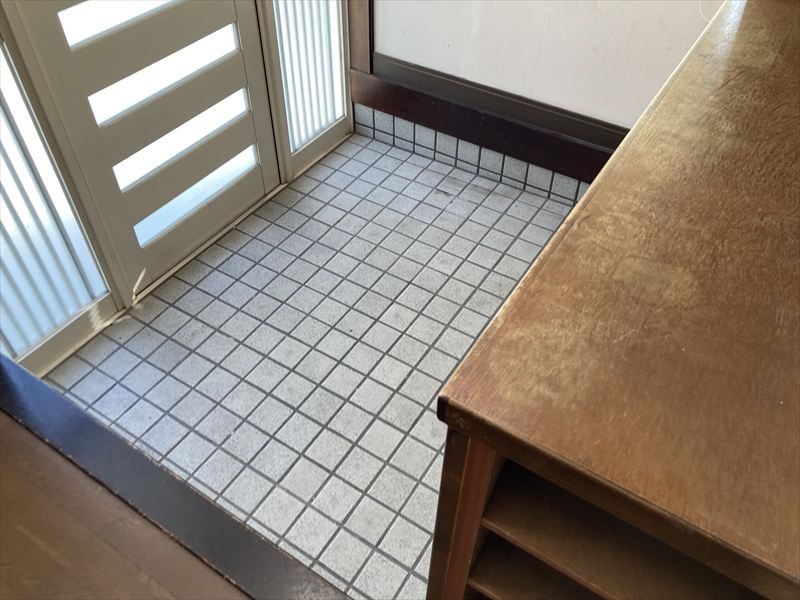 【玄関】※現況販売となります（2026年4月撮影）下駄箱があるので靴をスッキリ収納できます♪