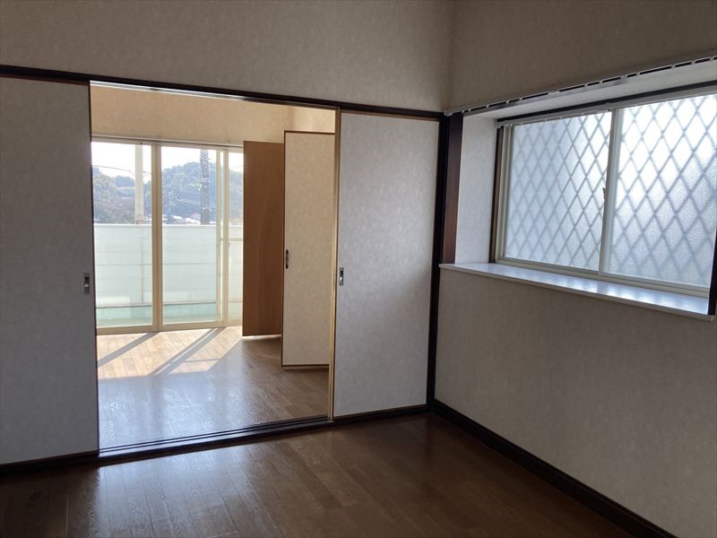 【洋室】※現況販売となります（2026年4月撮影）お部屋は広々♪各居室6帖以上の広さがあります♪