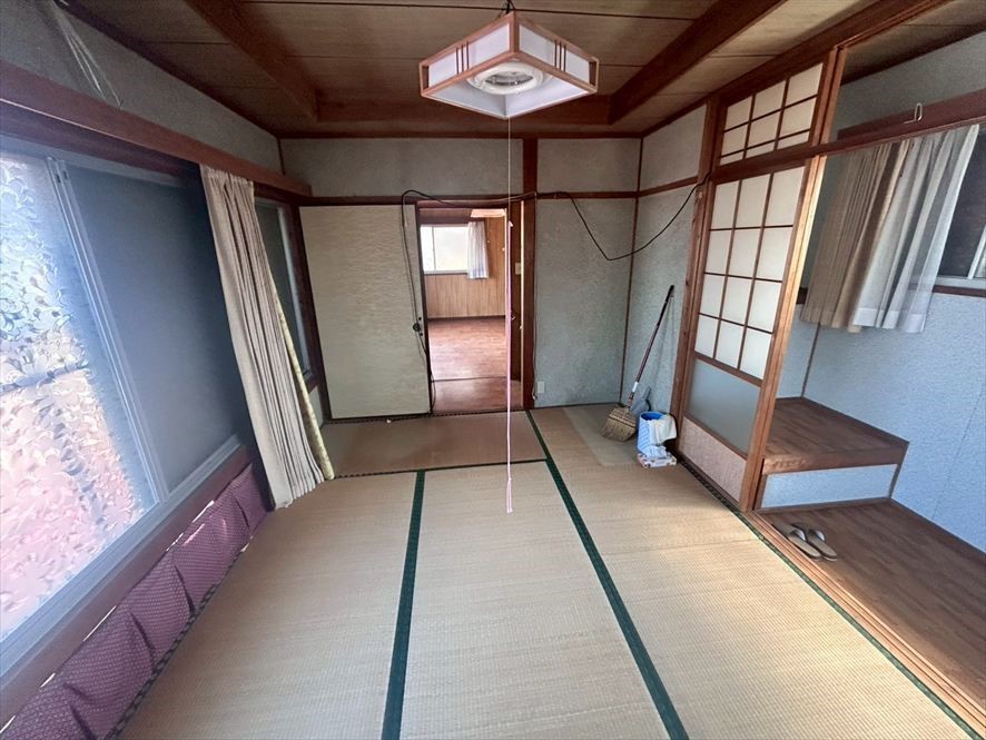 【２F和室】※現況販売となります。（２０２６年４月撮影）みんなでゴロゴロできる２Fの和室♪