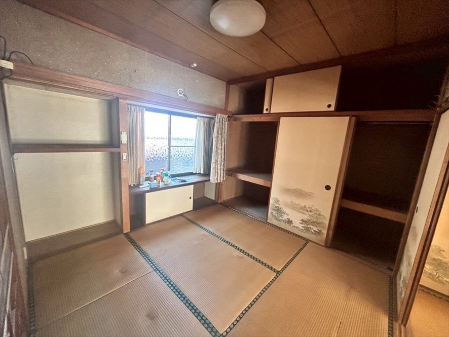 【１F和室】※現況販売となります。（２０２６年４月撮影）大容量の押入れ付きなので荷物もスッキリ整理できます♪