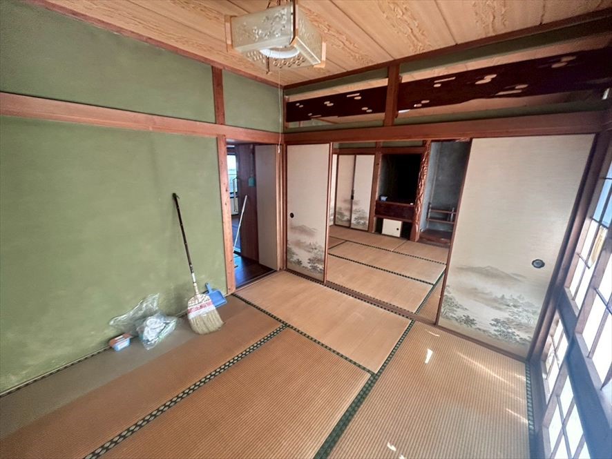 【１F和室】※現況販売となります。（２０２６年４月撮影）続き間なので襖をあけて広々使えます♪