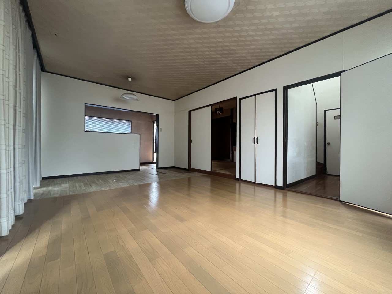 【LDK】※リフォーム後の写真です。（2026年5月撮影）広いリビング♪日当りも良く過ごしやすい♪