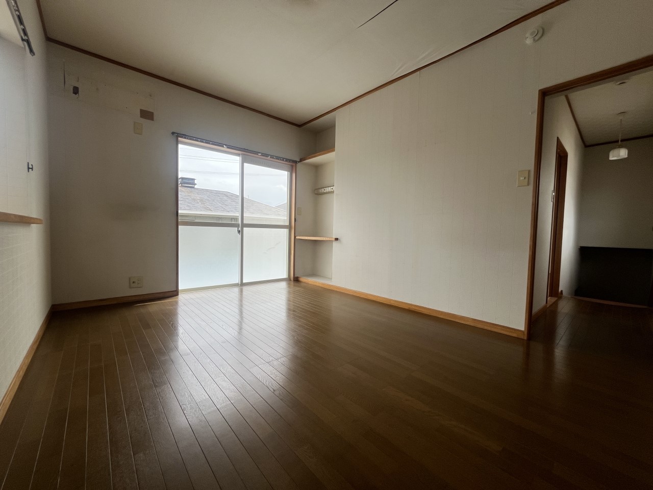 【２F東側洋室】※リフォーム前の写真です（2026.3月撮影）
