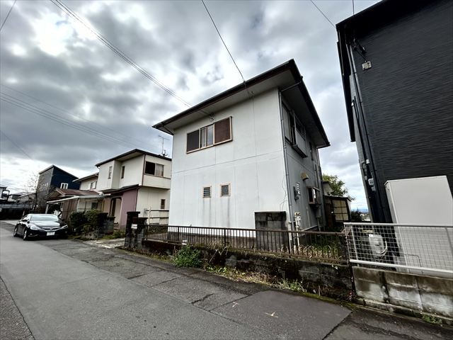 【外観】※現況販売となります。（２０２６年３月撮影）前面道路が６ｍあるので駐車もスムーズ♪